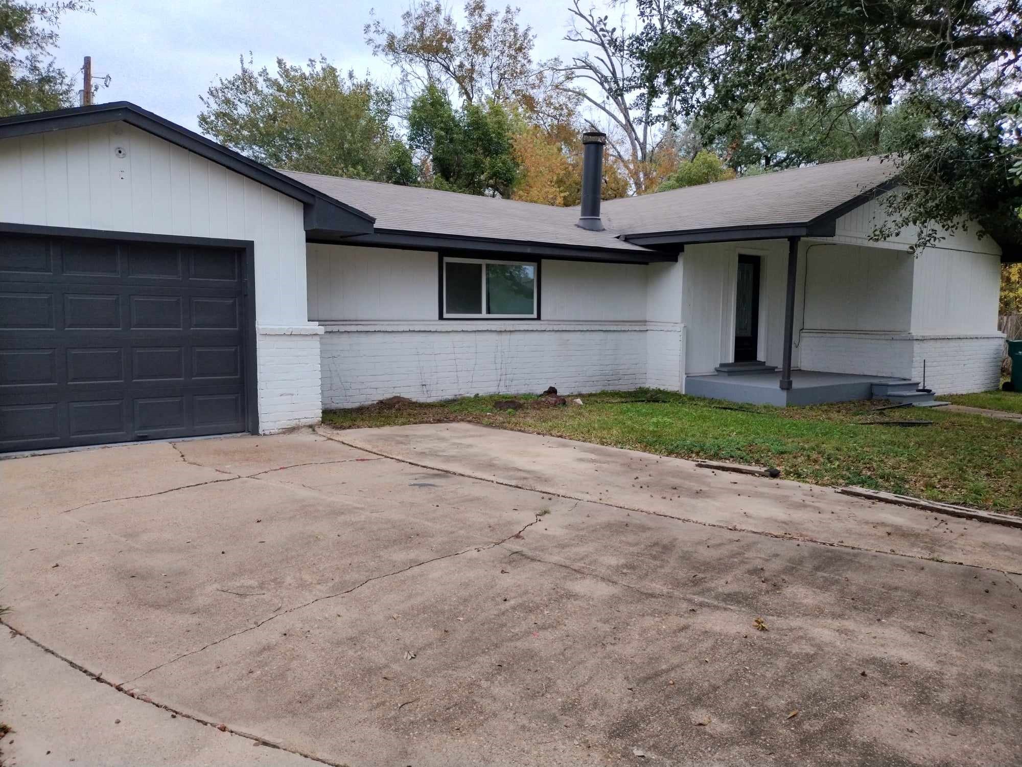 510 West Decatur Avenue Orange, TX 77630 - Photo 4 of 22 a front view of a house with a yard and garage