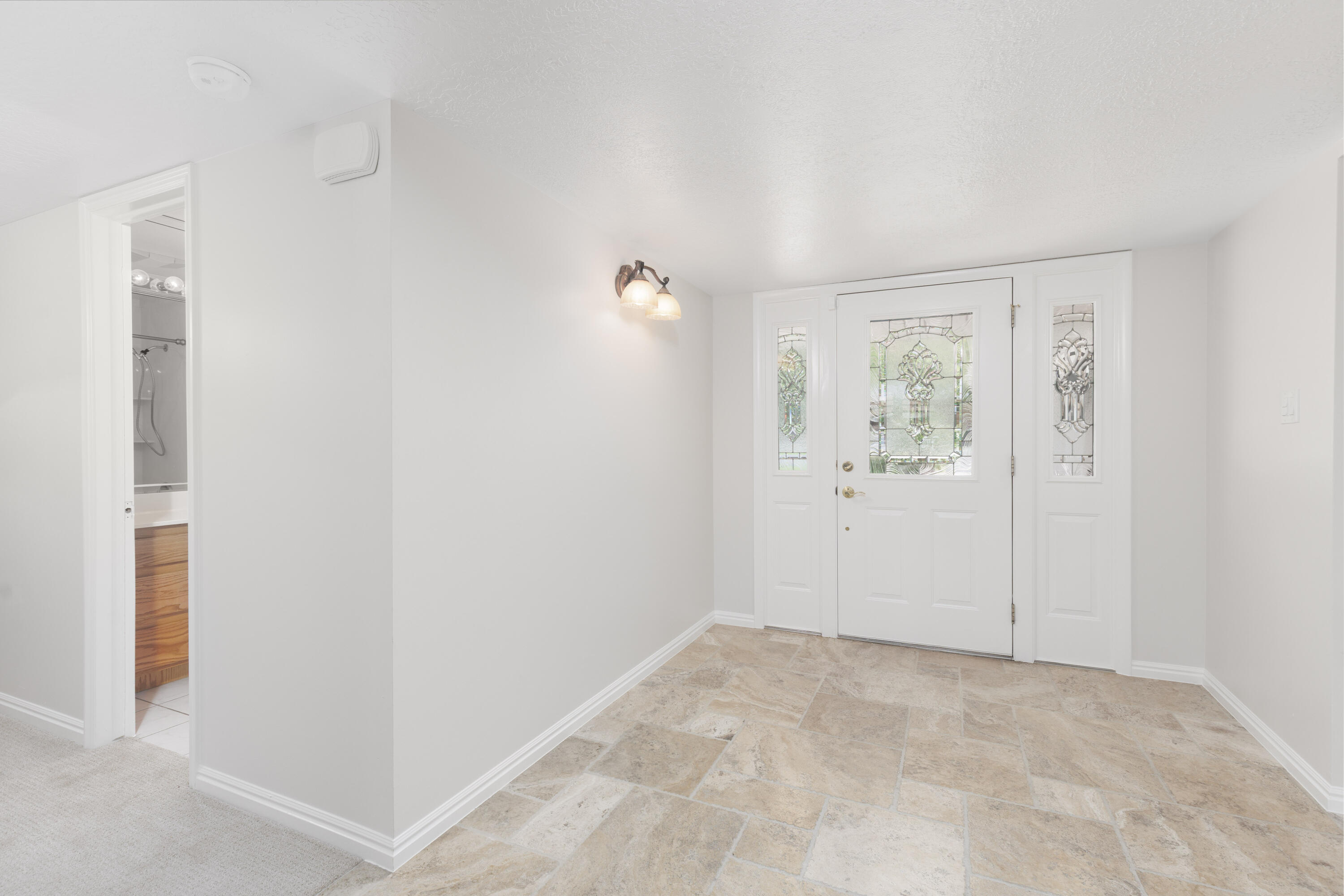 539 Diagonal Street St. George, UT 84770 - Photo 7 of 40 07 - Front Interior Entrance