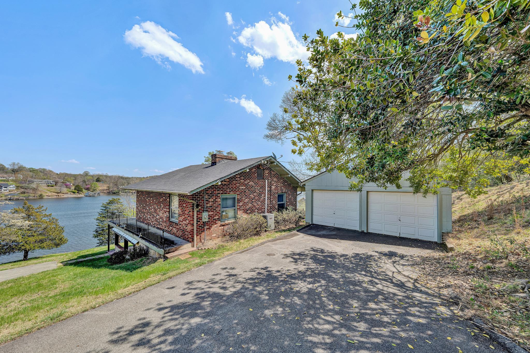 1351 Ellis