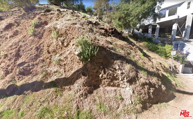 a picture of a wall with white walls