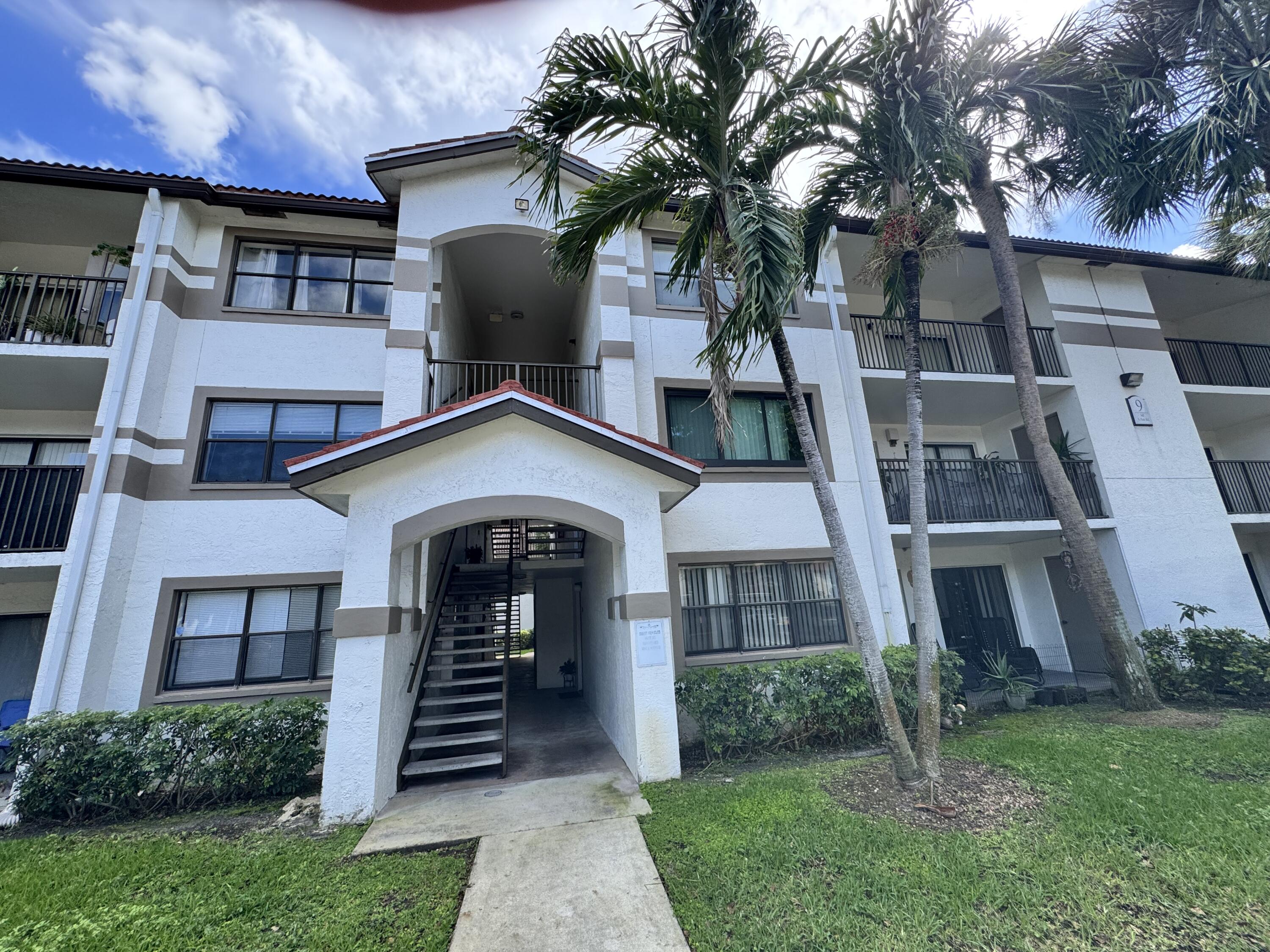 540 South Park Road Hollywood, FL 33021 - Photo 2 of 26 front view of a house with a yard