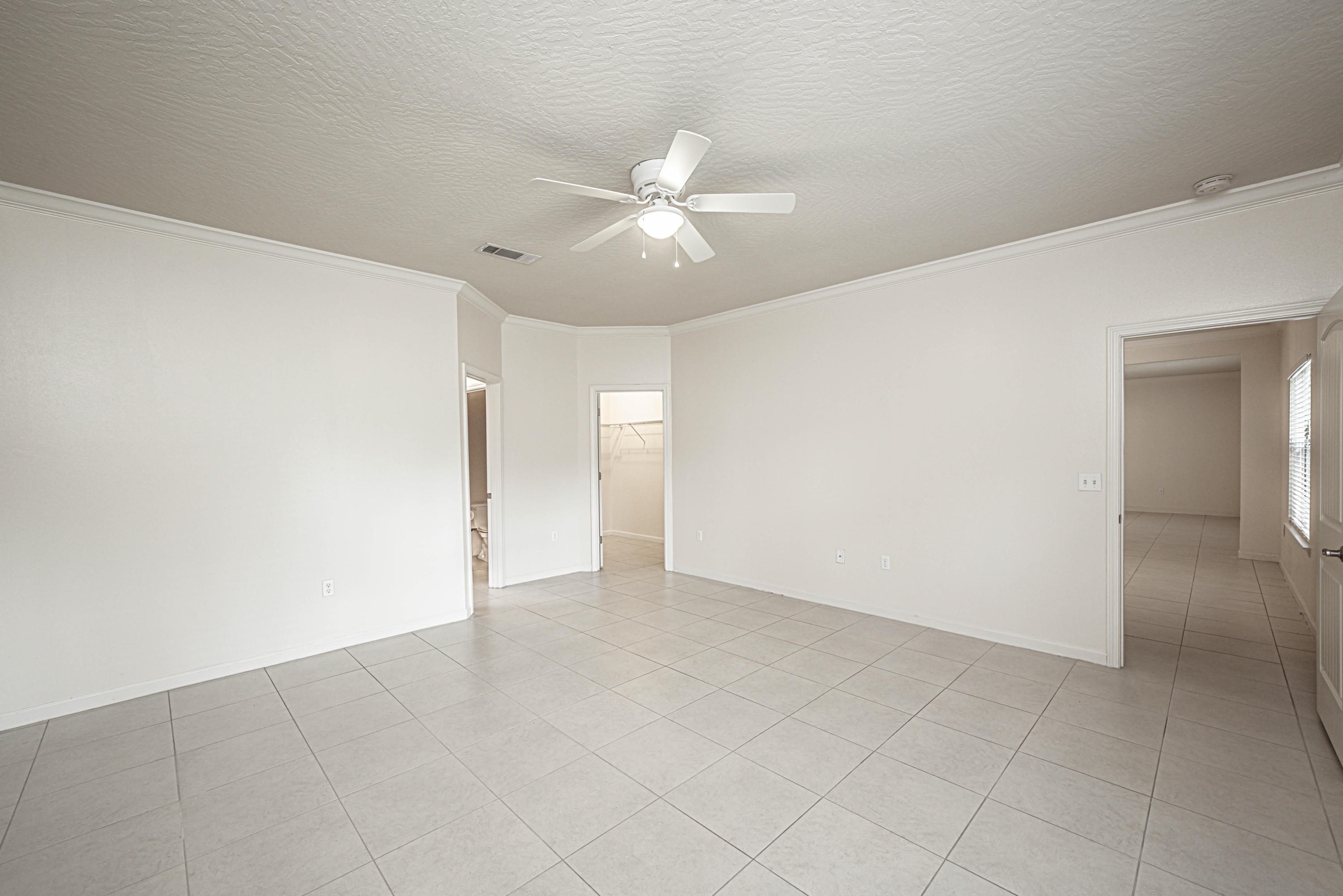 4582 Hermosa Road Crestview, FL 32539 - Photo 16 of 26 an empty room with closet and a ceiling fan
