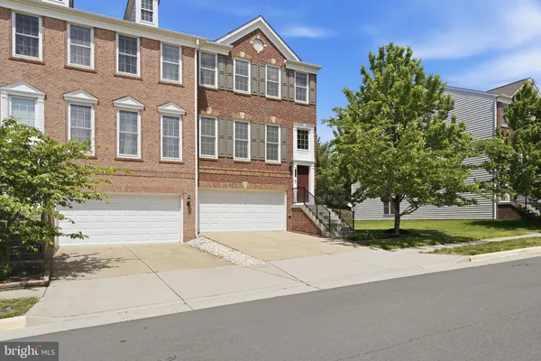 $818,000 | 42695 Wilmar Square, Broadlands, VA 20148