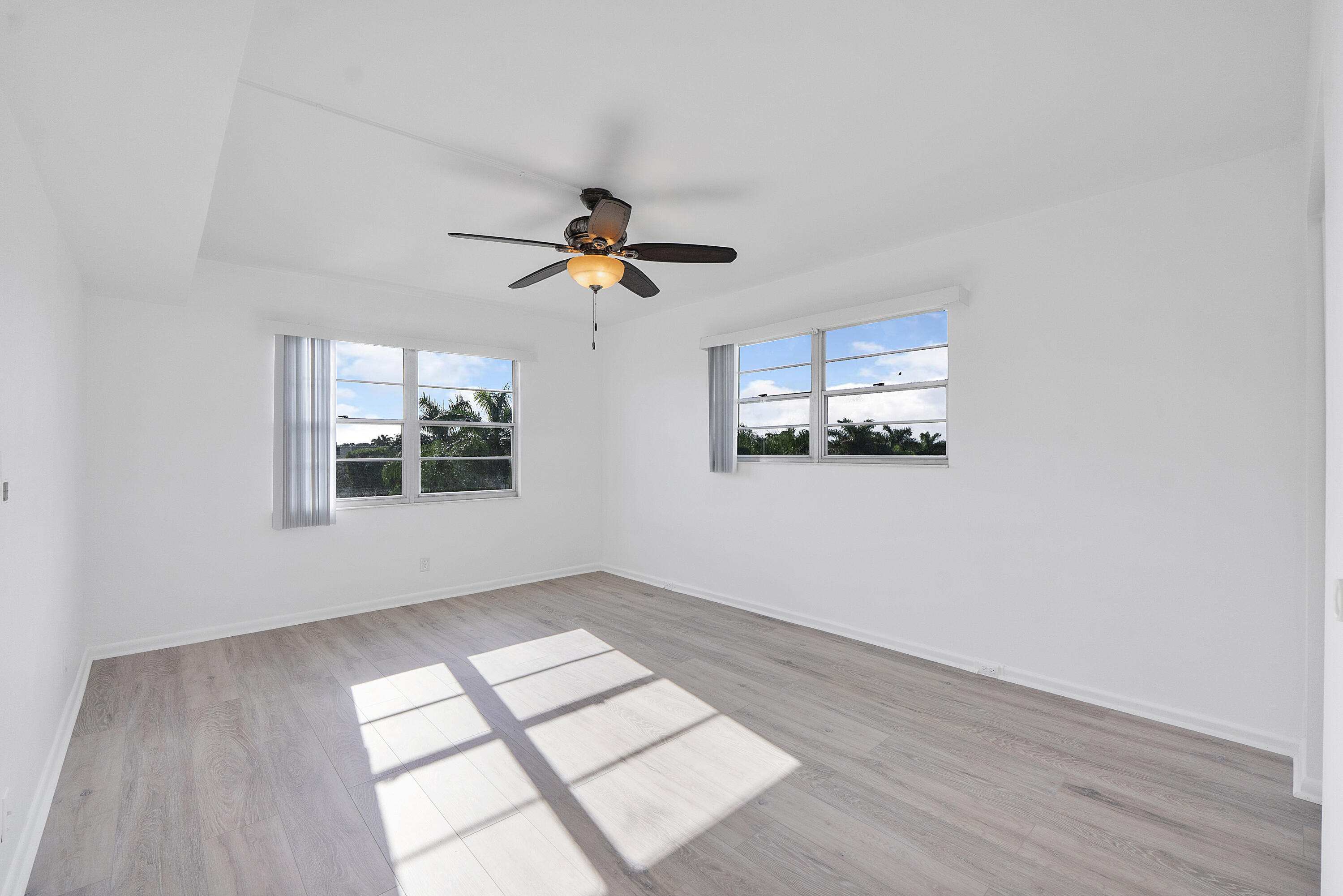 4072 Guildford East Boca Raton, FL 33434 - Photo 13 of 36 4072 Gildford E_017