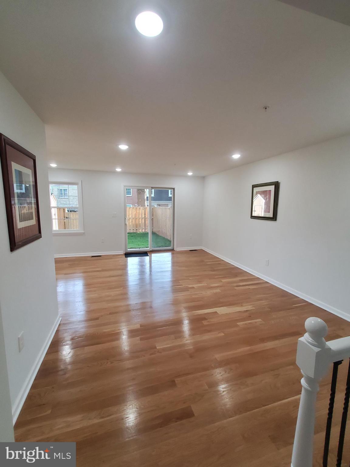 68 Oak Shade Road Gaithersburg, MD 20878 - Photo 14 of 37 Living room/ family room