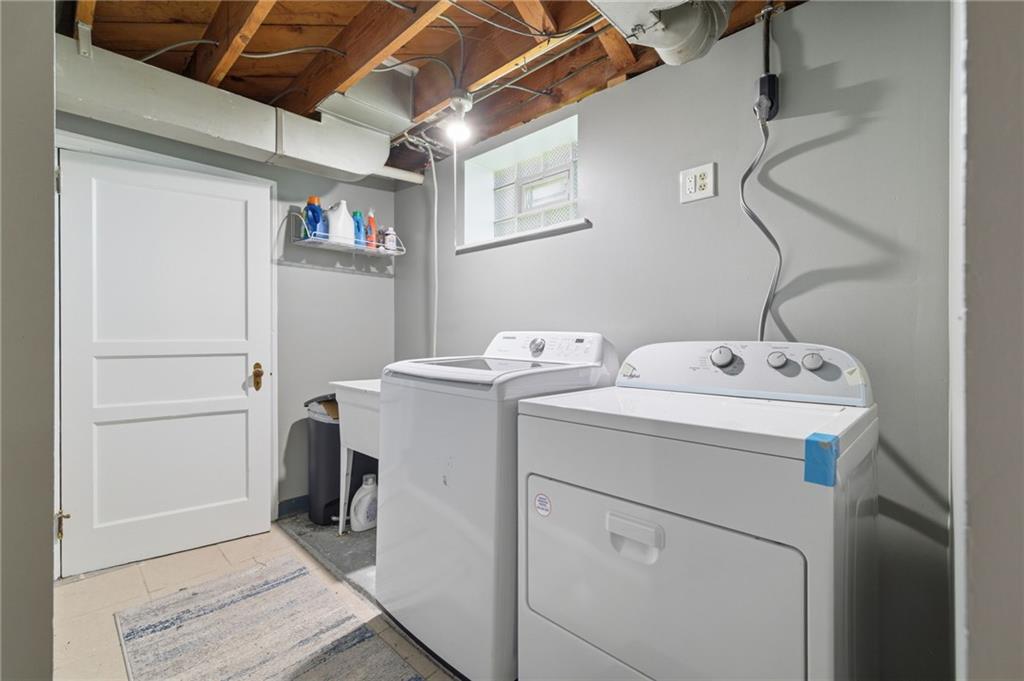 4883 East Willock Road Pittsburgh, PA 15227 - Photo 27 of 33 a utility room with dryer and washer