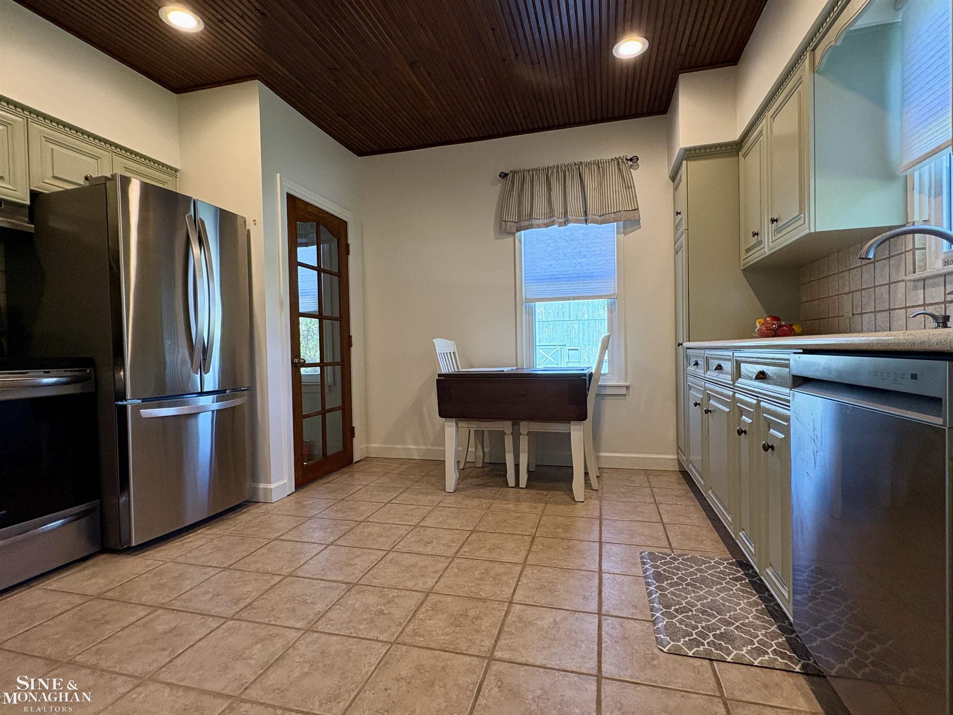 6281 Lindsey Road East China, MI 48054 - Photo 6 of 55