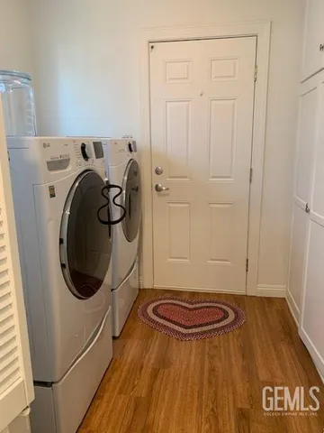 a view of utility room