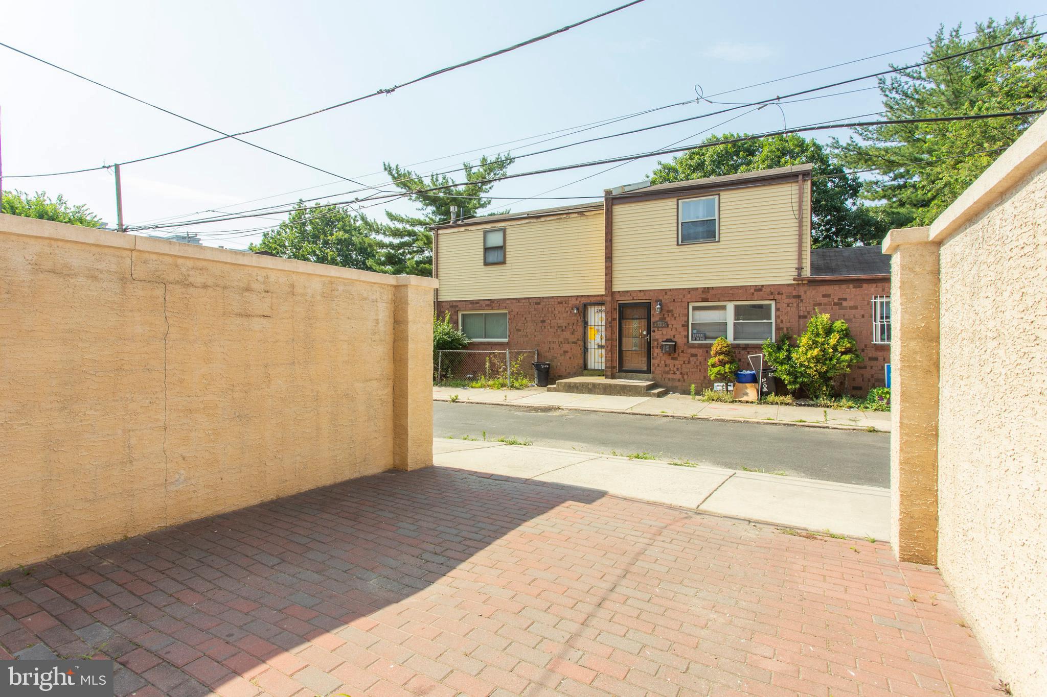 2118 Ellsworth Street Philadelphia, PA 19146 - Photo 27 of 32 a view of a back yard of the house
