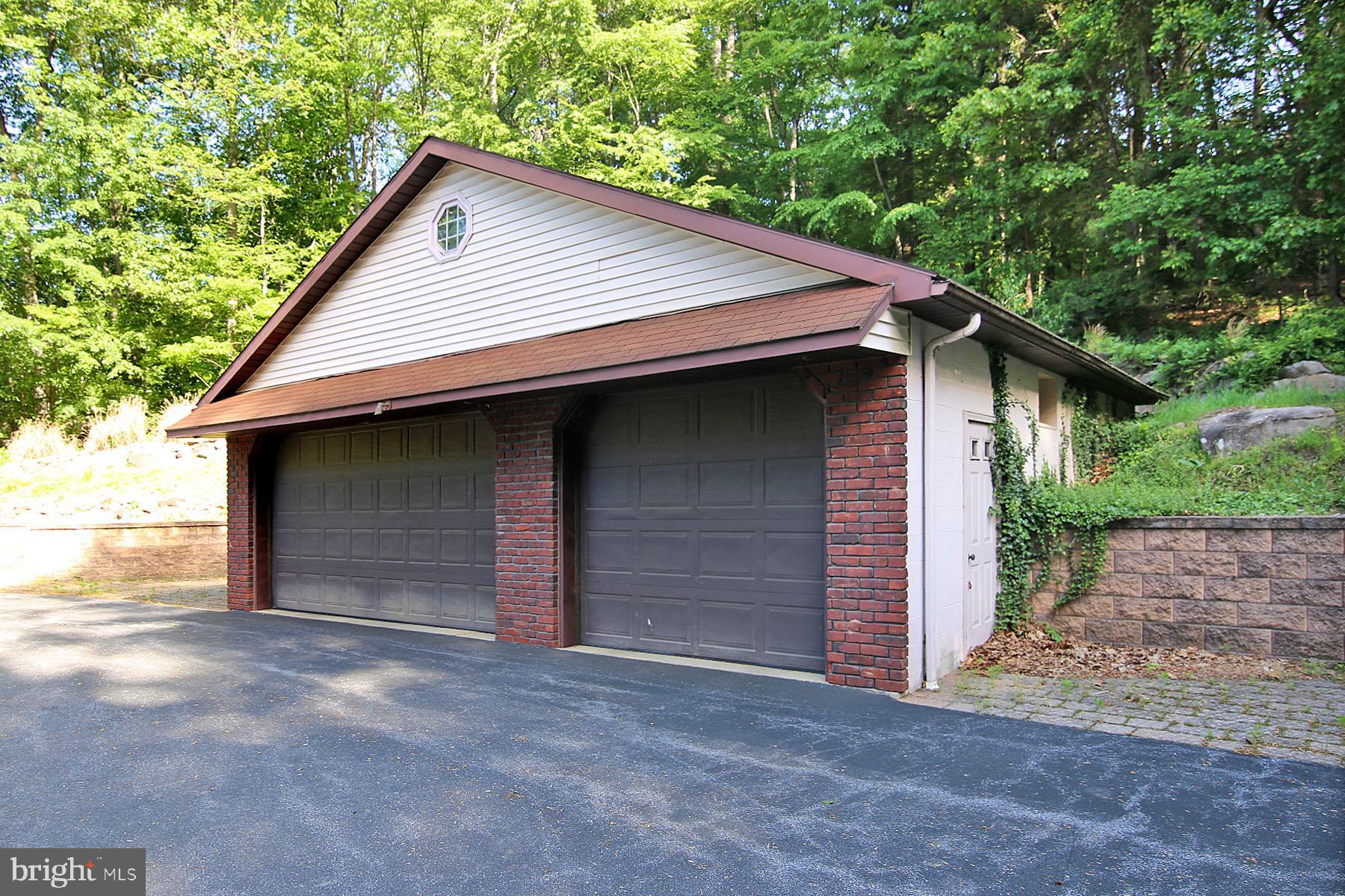 1061 Mine Road Lebanon, PA 17042 - Photo 21 of 88 3 car detached garage