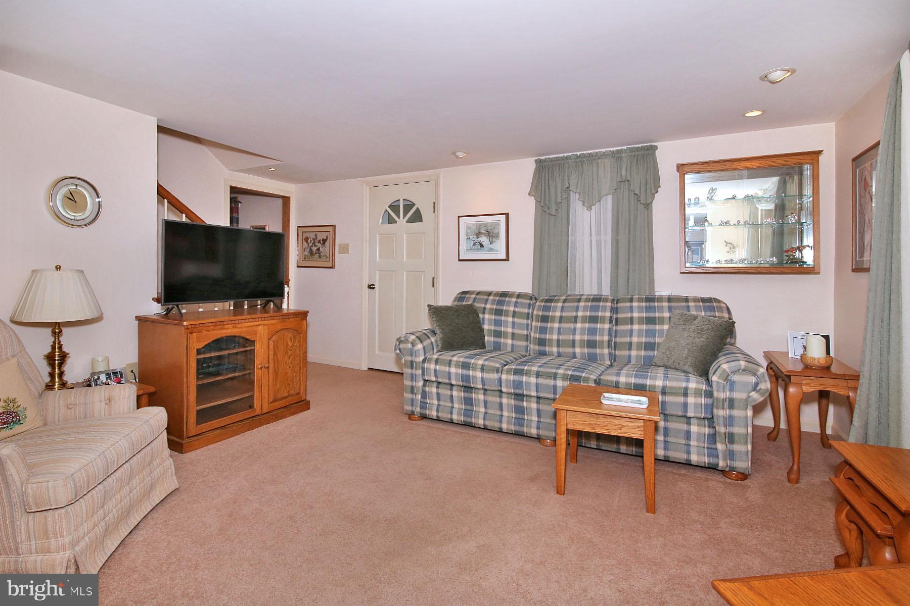 1061 Mine Road Lebanon, PA 17042 - Photo 26 of 88 Living room 1061