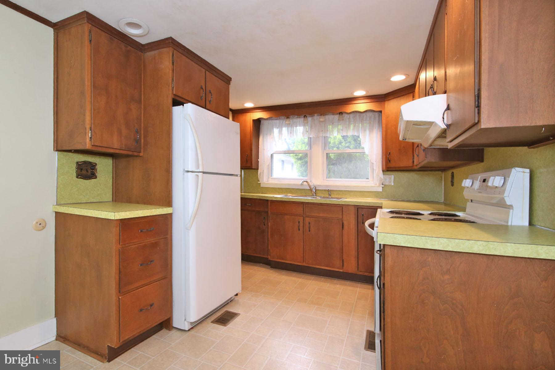 1061 Mine Road Lebanon, PA 17042 - Photo 65 of 88 1055-kitchen w/a view!
