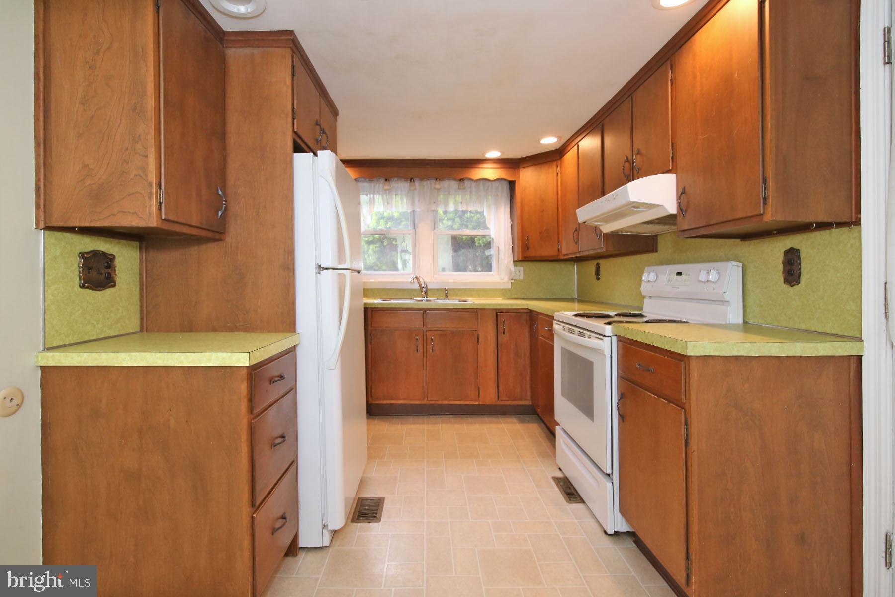 1061 Mine Road Lebanon, PA 17042 - Photo 66 of 88 1055-kitchen w/a view!