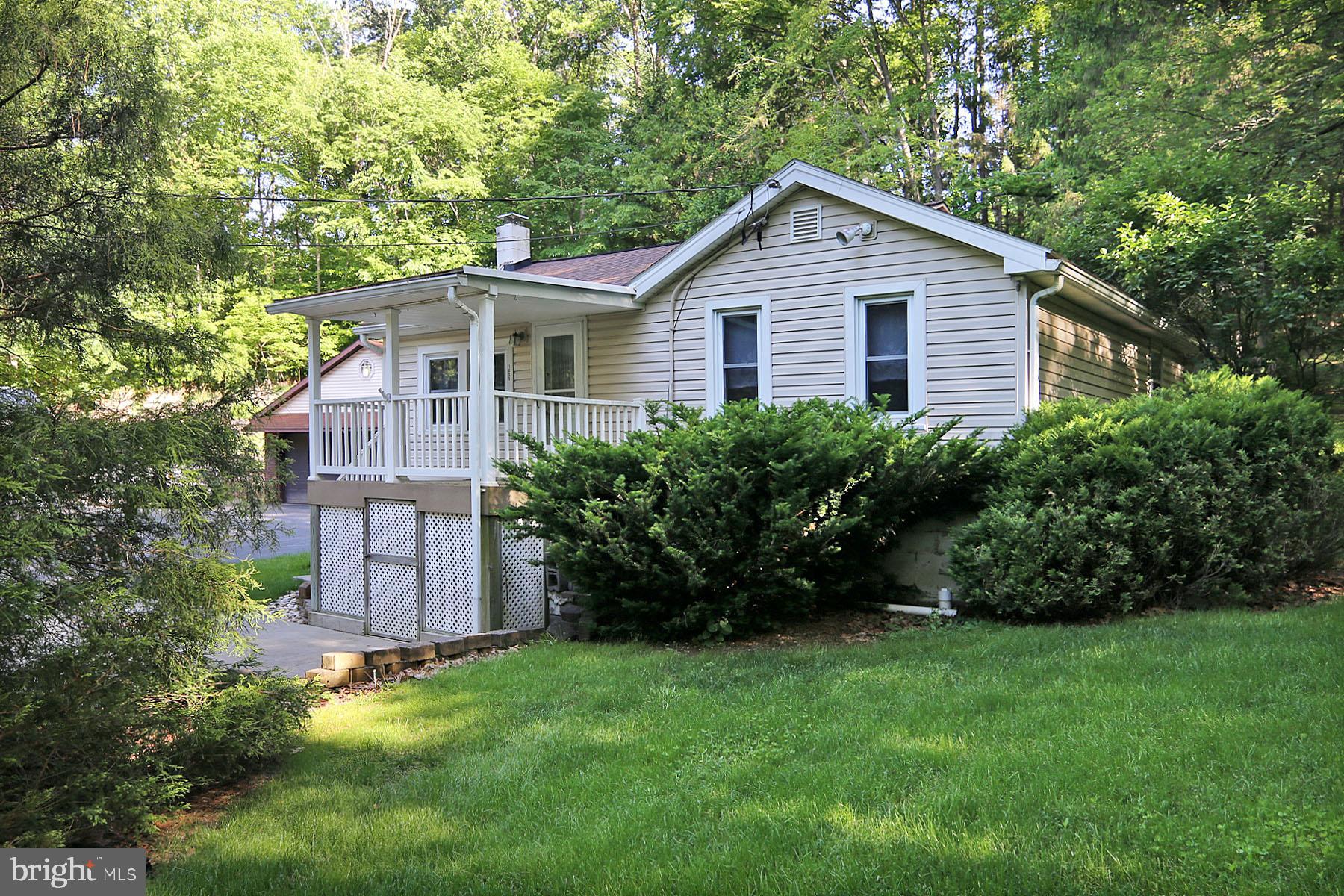 1061 Mine Road Lebanon, PA 17042 - Photo 7 of 88 1055 front/side view