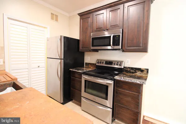 $2,650 | 1570 Spring Gate Dr., Unit 7113, McLean, VA 22102