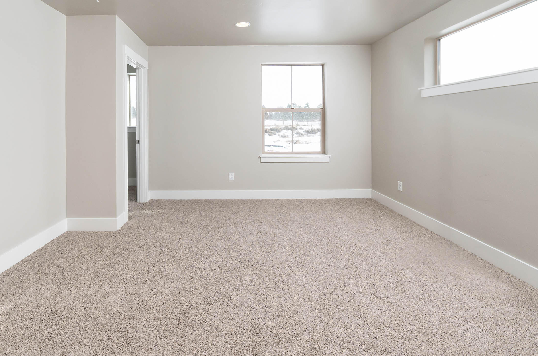 4565 Southwest 36th Street Redmond, OR 97756 - Photo 14 of 33 Primary suite, door to walk-in-closet