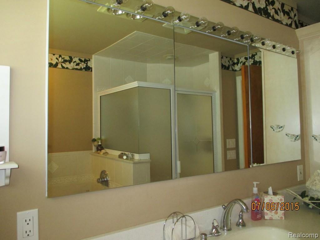 24520 Kelly Road Eastpointe, MI 48021 - Photo 17 of 37 IMG_0704.jpg