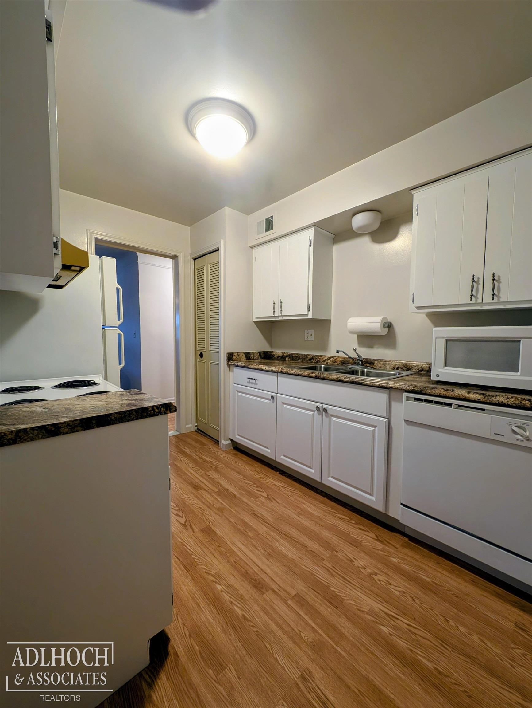 1750 Vernier Road, Unit 6 Grosse Pointe Woods, MI 48236 - Photo 12 of 39