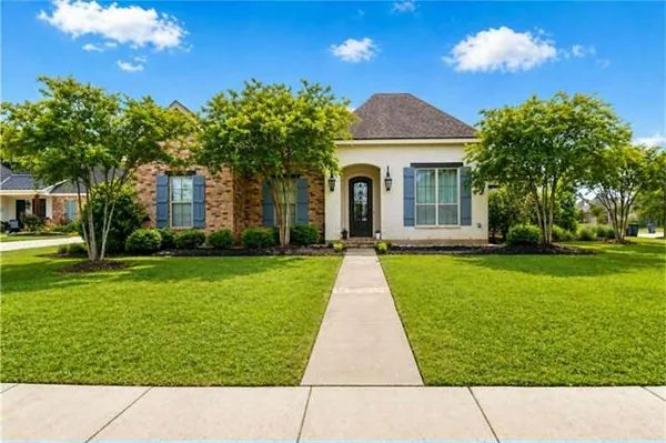 $590,000 | 5913 Marthas Drive, Alexandria, LA 71303