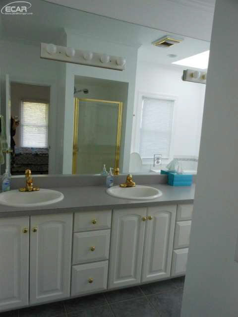 6138 McCandlish Road Grand Blanc, MI 48439 - Photo 15 of 23 20422742-14.JPG