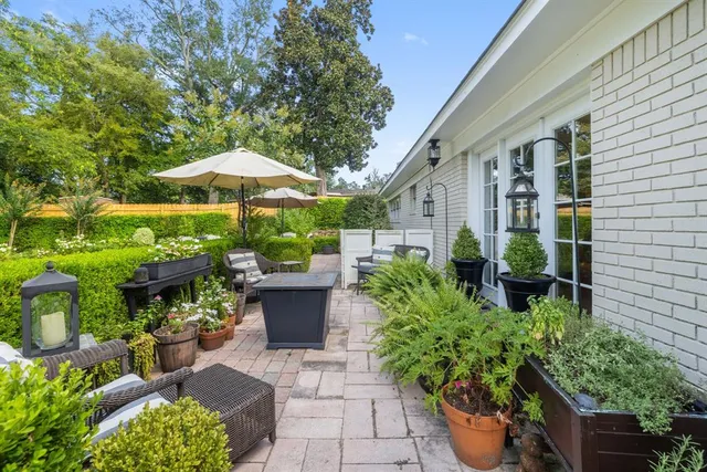 a view of a garden with sitting area