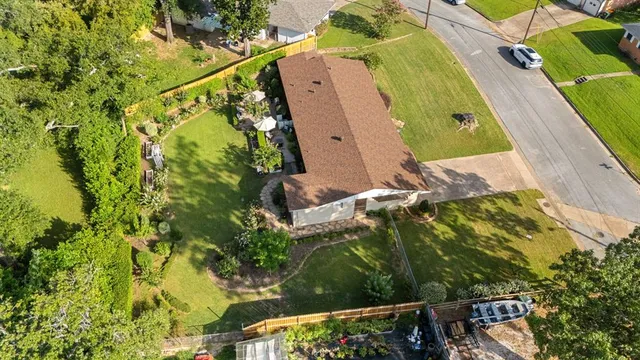 an aerial view of a yard