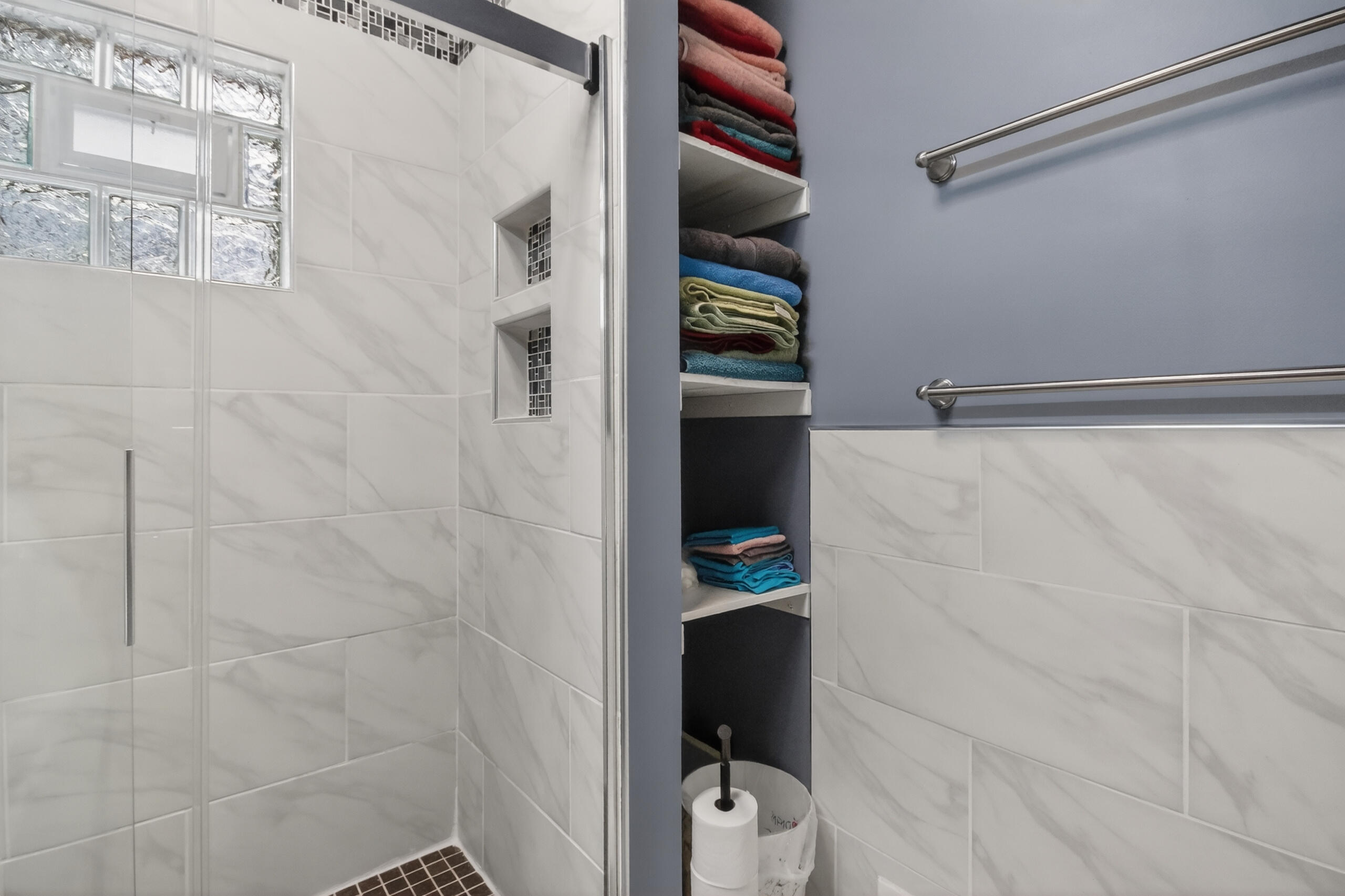 2534 North 46th Street Milwaukee, WI 53210 - Photo 20 of 40 2534 N 46th St - Bathroom 1 View 3