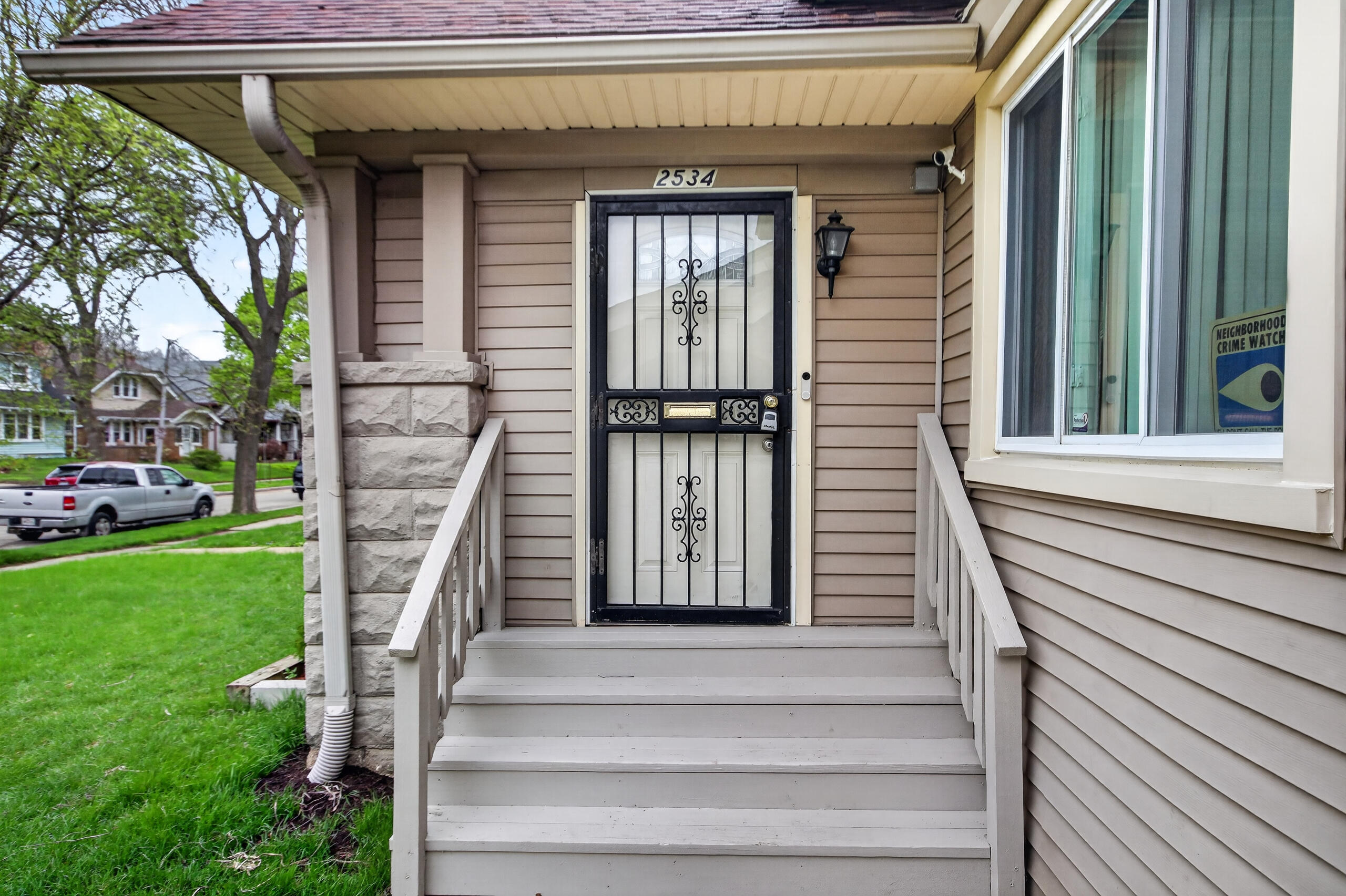 2534 North 46th Street Milwaukee, WI 53210 - Photo 4 of 40 2534 N 46th St - Front View 4
