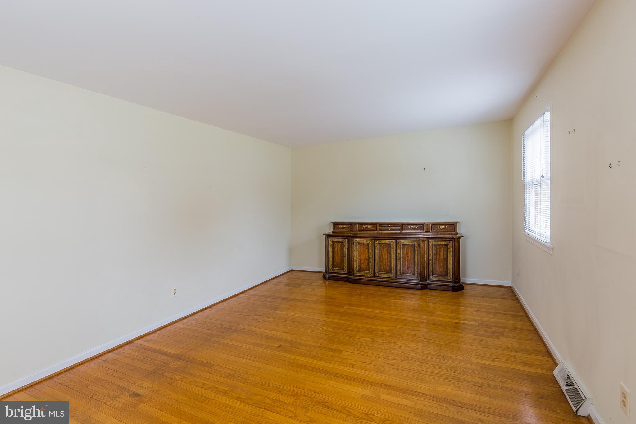 421 Ridgemore Street Fredericksburg, VA 22405 - Photo 11 of 28 Living Room