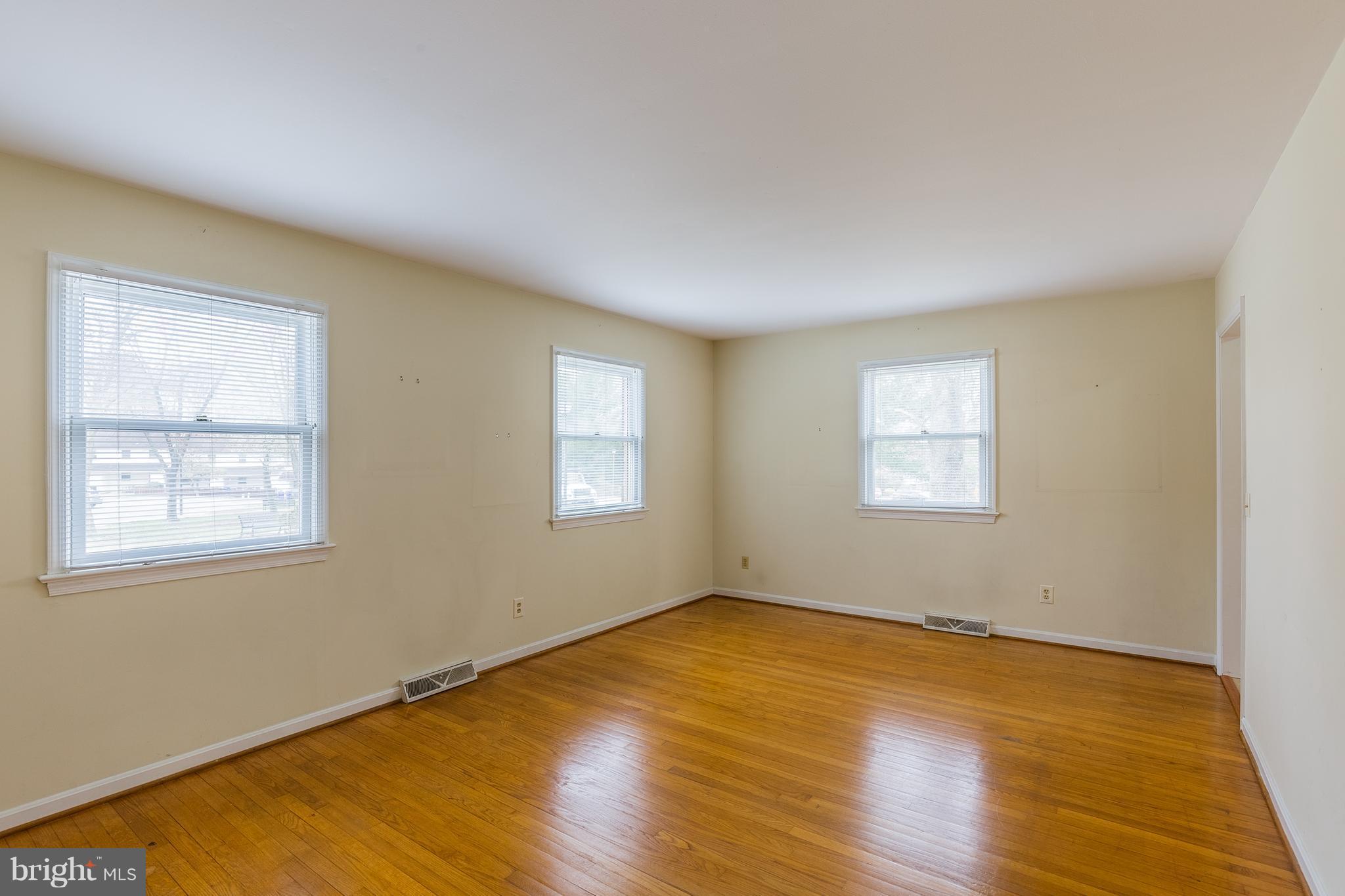 421 Ridgemore Street Fredericksburg, VA 22405 - Photo 10 of 28 Living Room