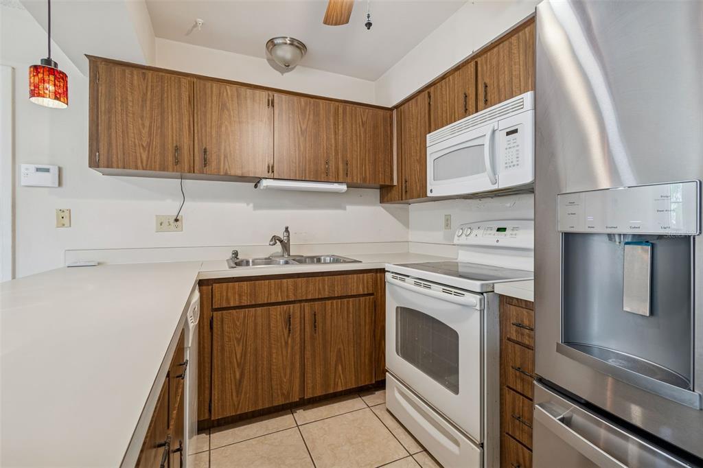 4801 Ridge Point Drive Tampa, FL 33624 - Photo 9 of 74