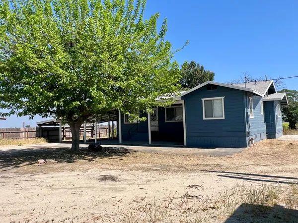 $2,000 | 13608 South Academy Avenue, Unit A, Kingsburg, CA 93631