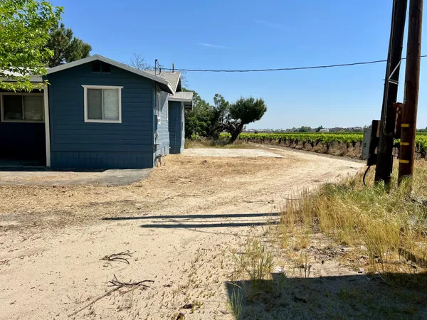 $2,000 | 13608 South Academy Avenue, Unit A, Kingsburg, CA 93631