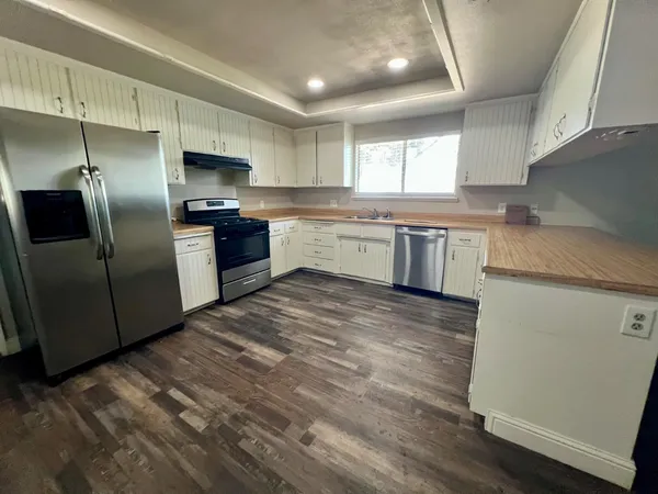 $2,000 | 13608 South Academy Avenue, Unit A, Kingsburg, CA 93631