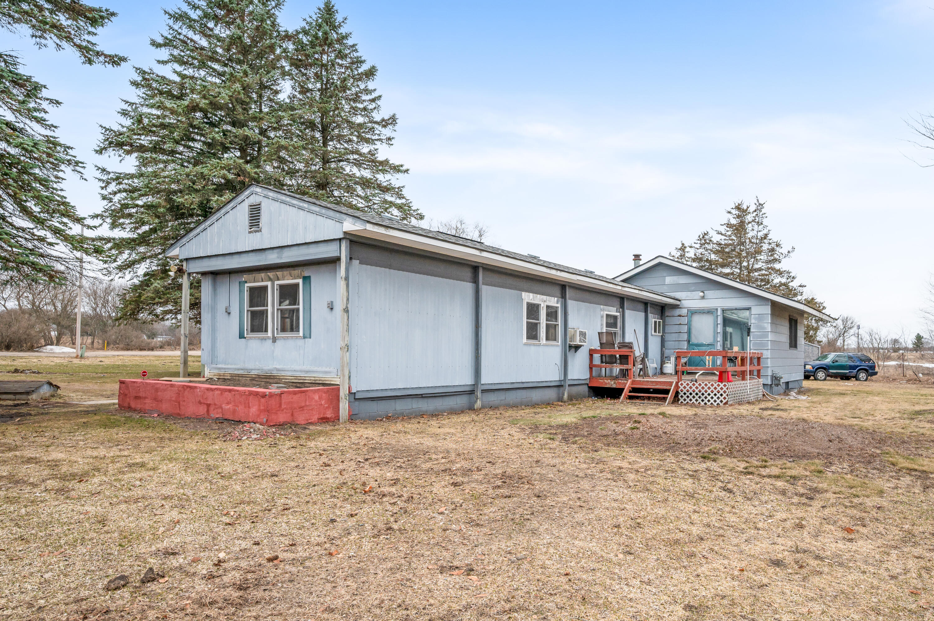 21704 North Avenue Reed City, MI 49677 - Photo 2 of 27 21704-WNorthAve-RC-23