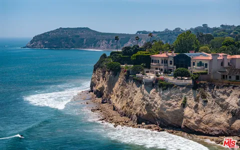$90,000,000 | 28824 Cliffside Drive, Malibu, CA 90265