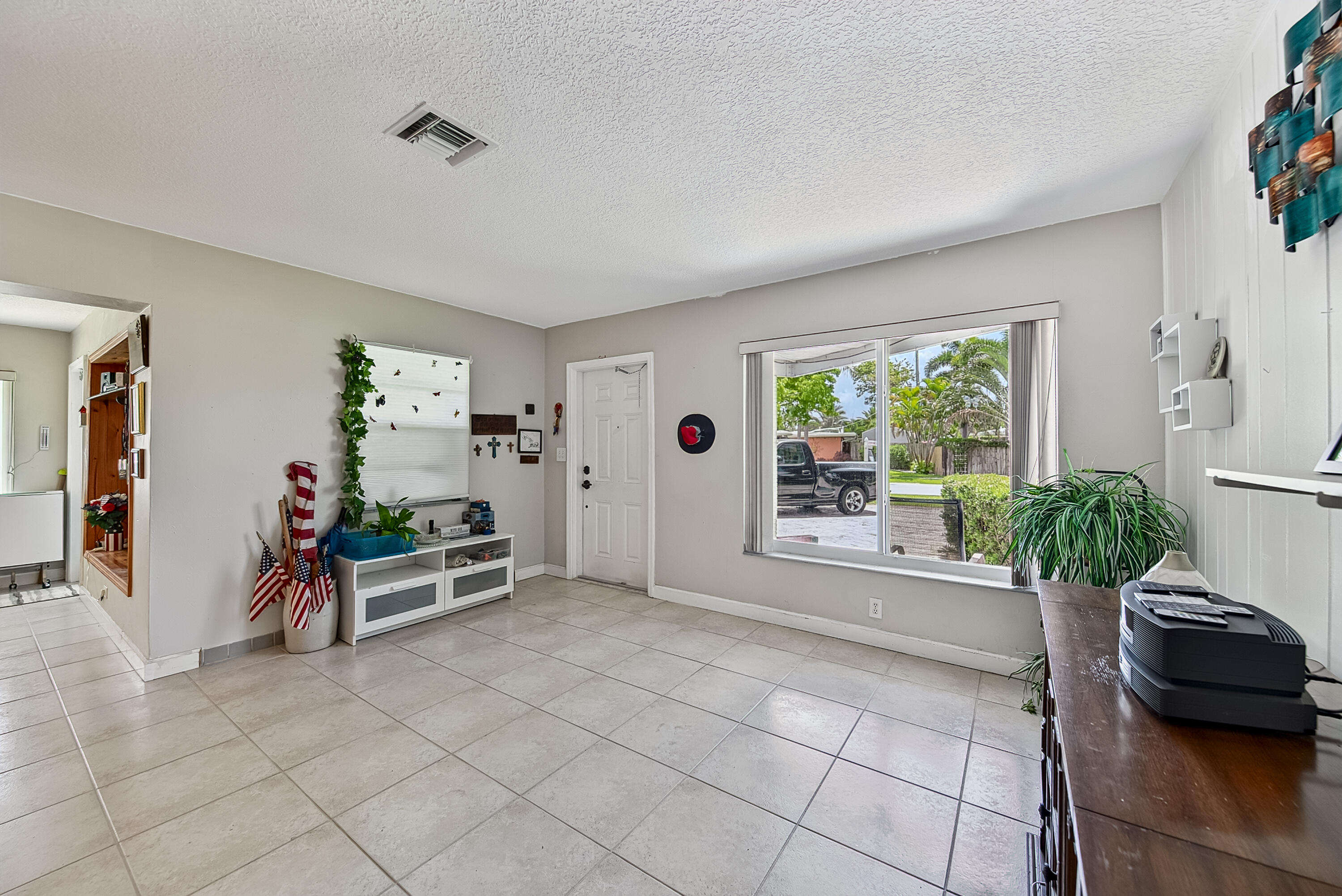 1131 Southwest 3rd Terrace Pompano Beach, FL 33060 - Photo 2 of 35 LIVING ROOM