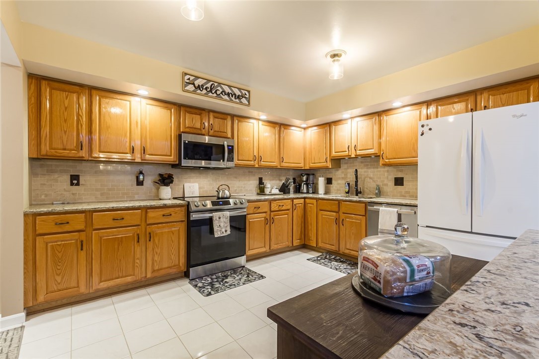 302 Marina View Lane Webster, NY 14580 - Photo 12 of 37