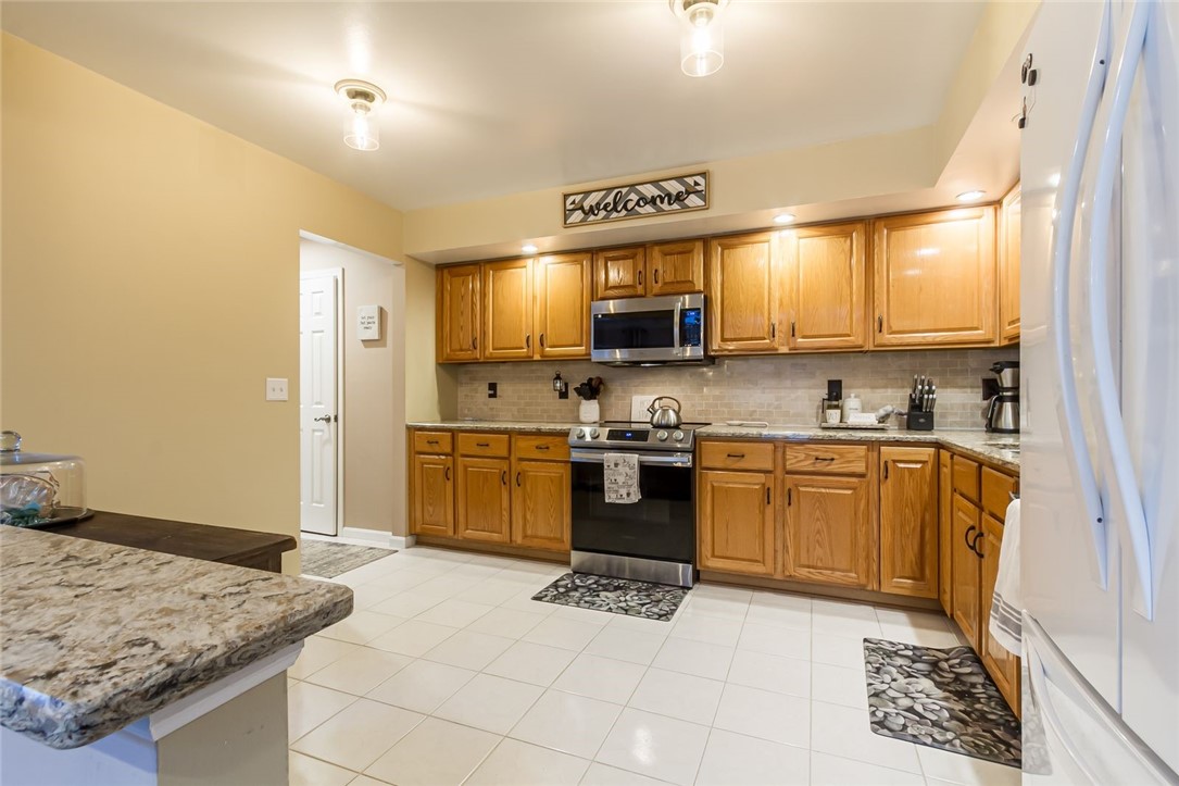 302 Marina View Lane Webster, NY 14580 - Photo 9 of 37