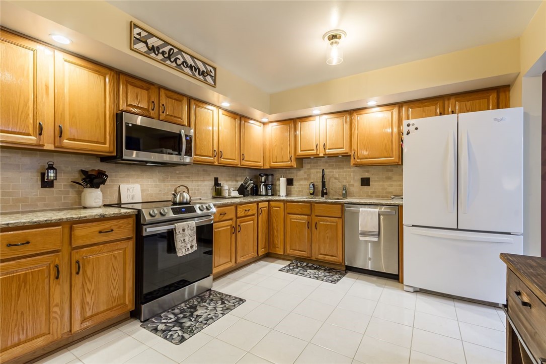 302 Marina View Lane Webster, NY 14580 - Photo 10 of 37