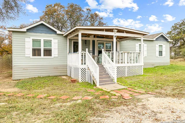 $2,200 | 210 Rhonda Drive, Lytle, TX 78052