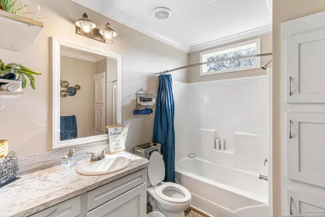 $2,200 | 210 Rhonda Drive, Lytle, TX 78052