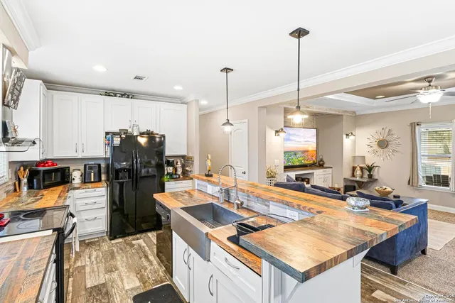 $2,200 | 210 Rhonda Drive, Lytle, TX 78052