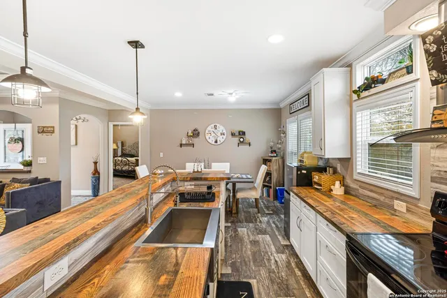 $2,200 | 210 Rhonda Drive, Lytle, TX 78052