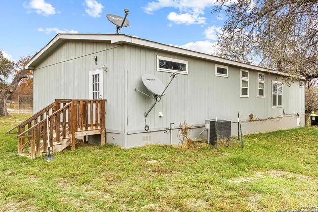 $2,200 | 210 Rhonda Drive, Lytle, TX 78052