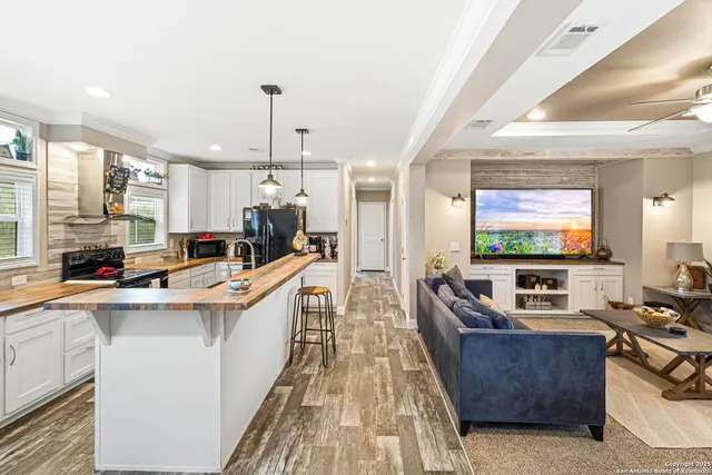 $2,200 | 210 Rhonda Drive, Lytle, TX 78052