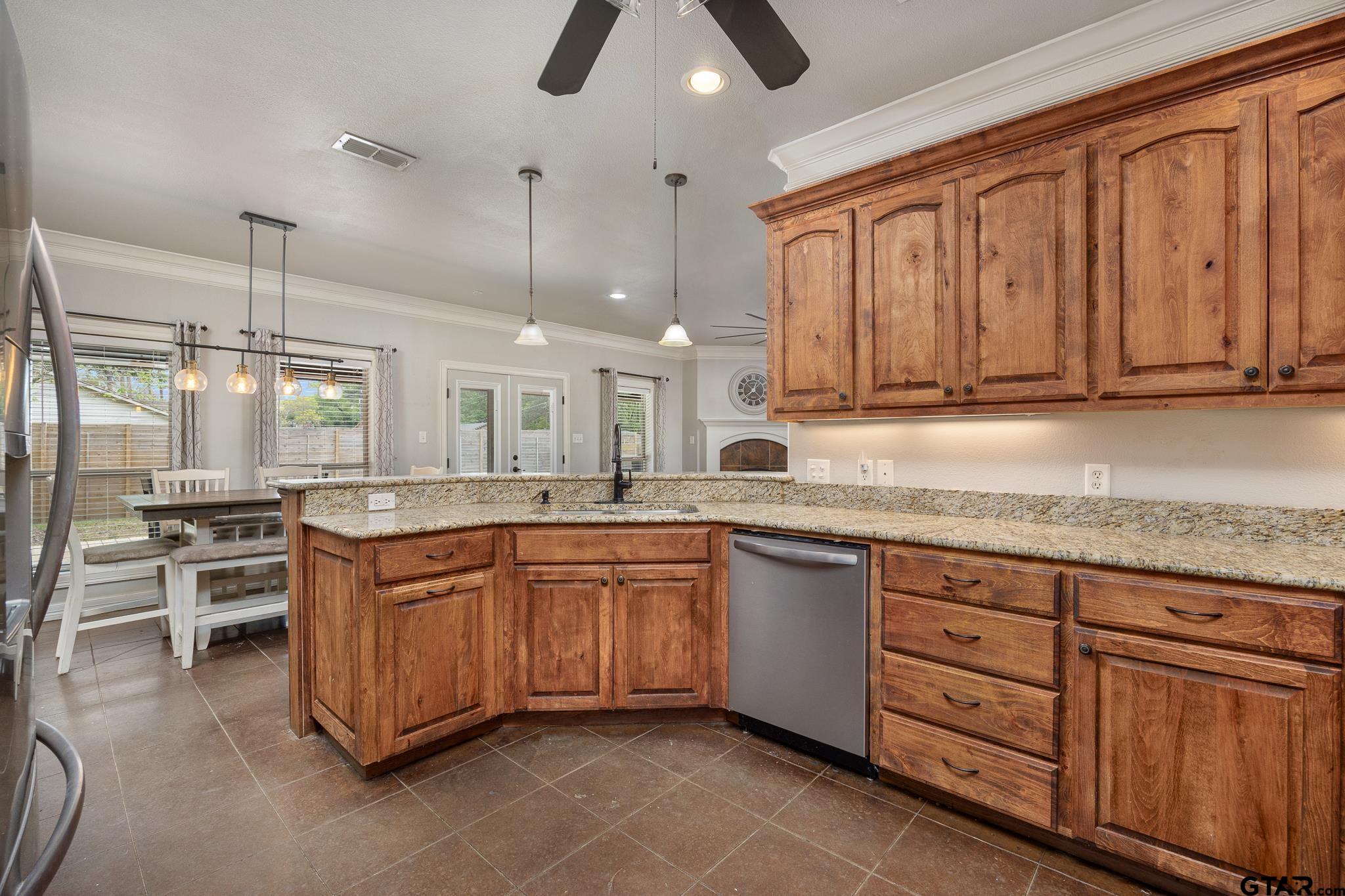 710 Willowood Street Longview, TX 75604 - Photo 13 of 33