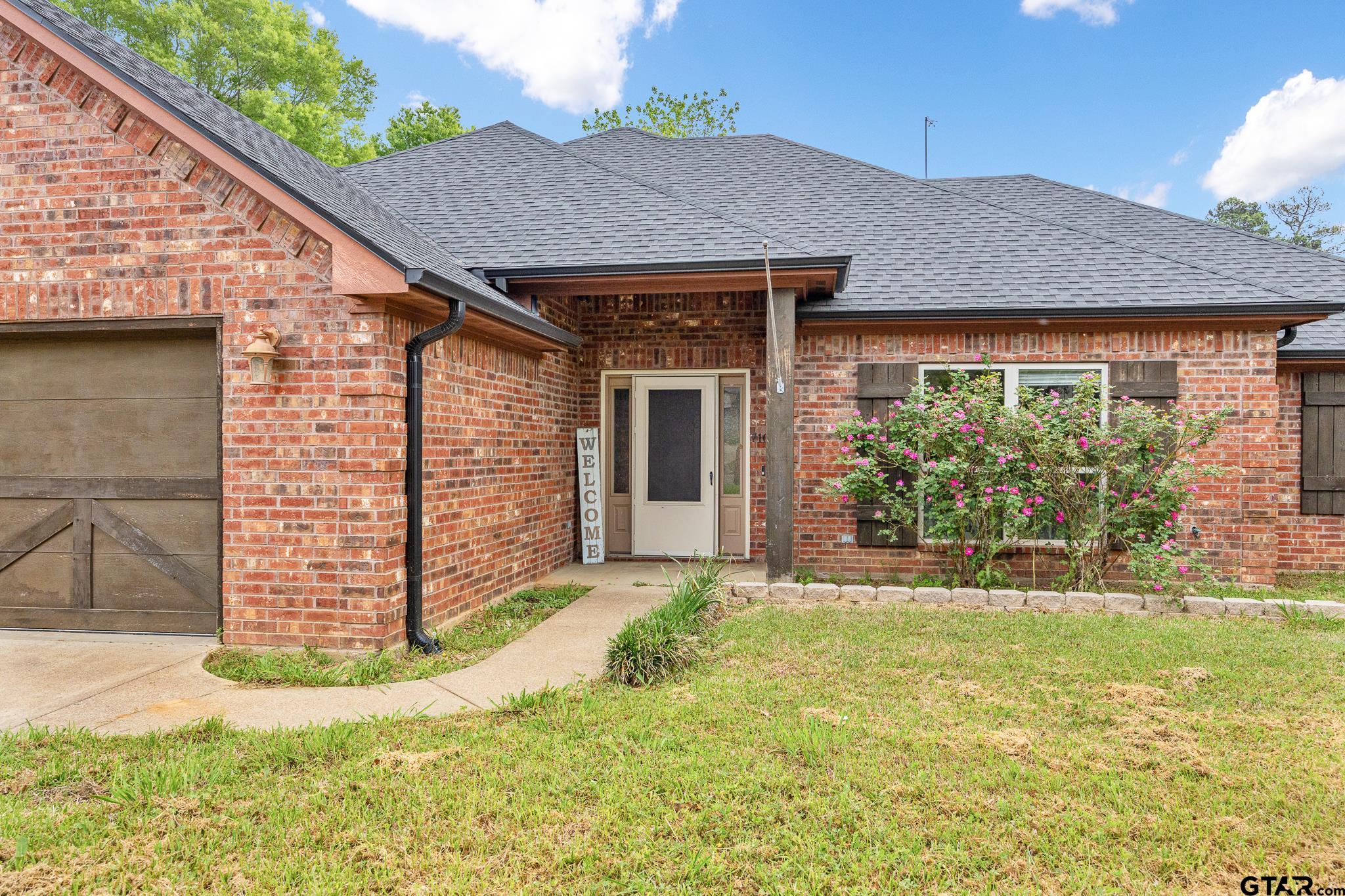 710 Willowood Street Longview, TX 75604 - Photo 2 of 33