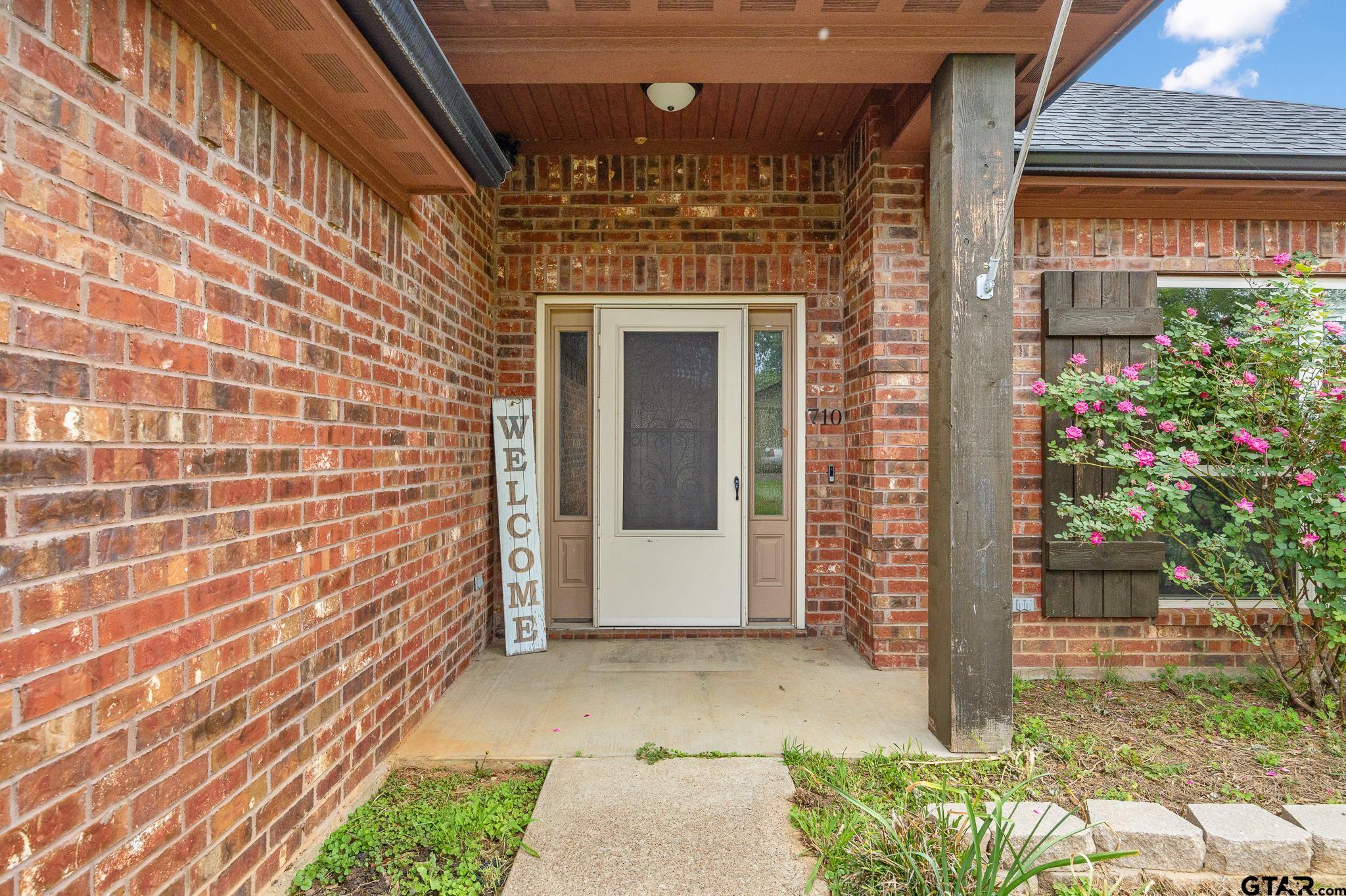 710 Willowood Street Longview, TX 75604 - Photo 3 of 33