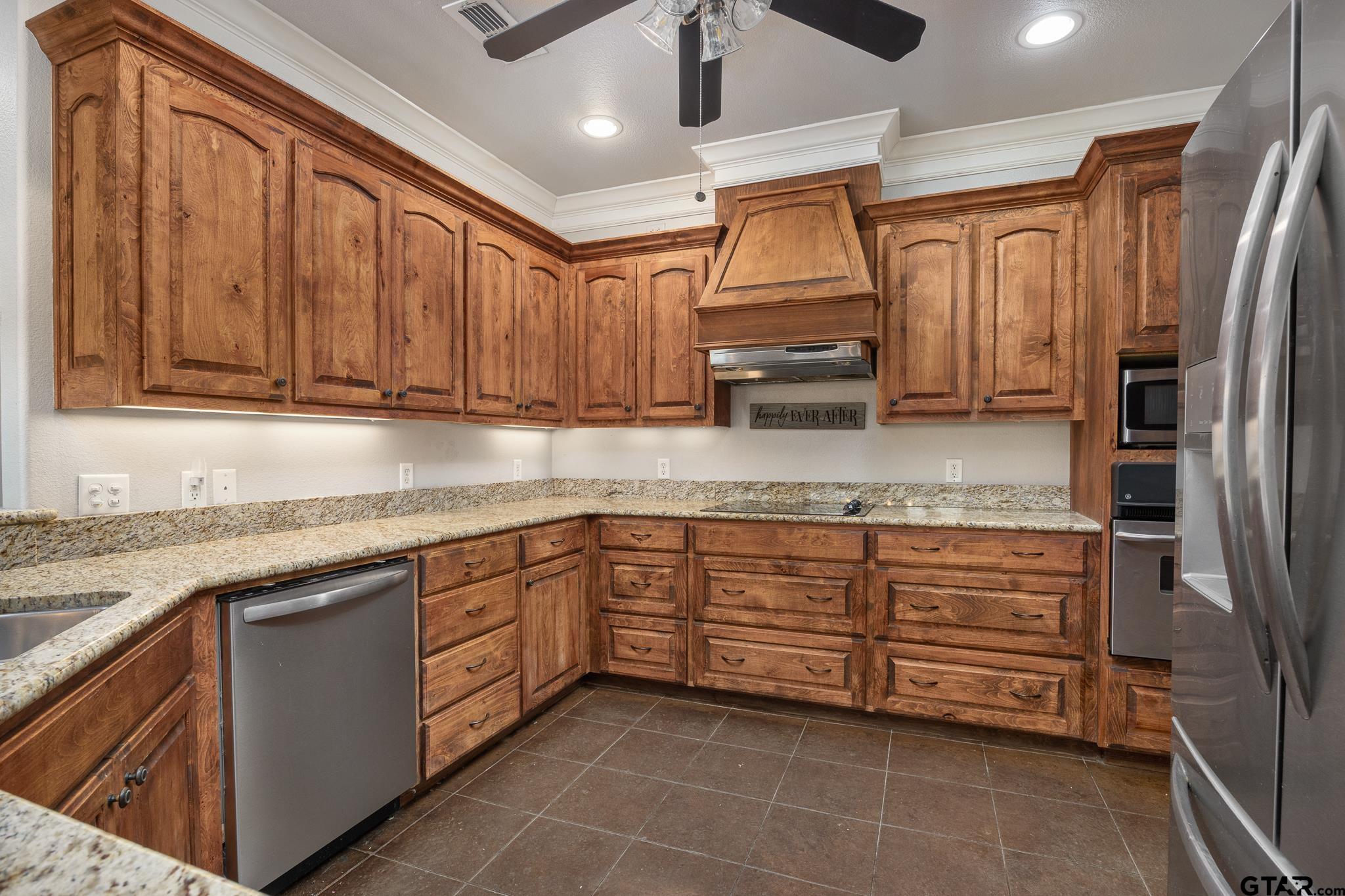 710 Willowood Street Longview, TX 75604 - Photo 10 of 33